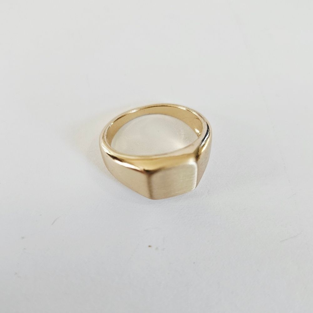 Minimalist Polished Gold Tone Square Silhouette Sleek Modernist Signet Ring 8